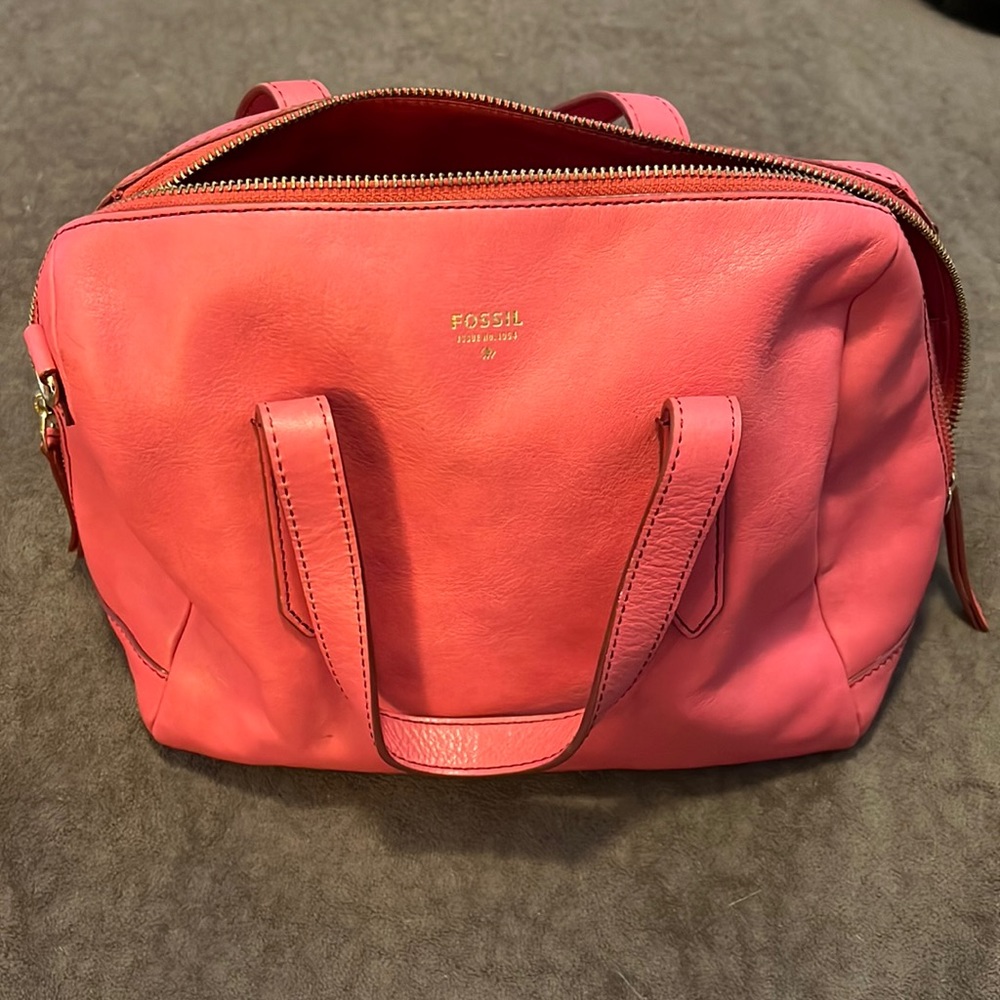 Fossil Sidney satchel in pink.